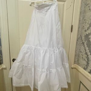 🎃 - BRIDAL Petticoat!